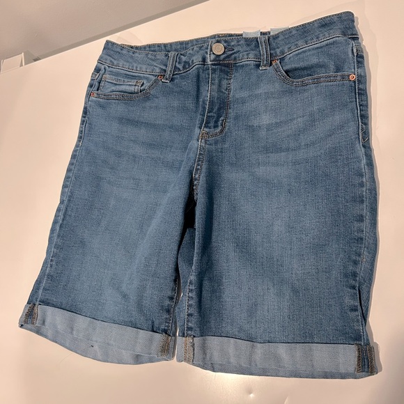 Time and Tru Pants - Time and Tru Mid Rise Bermuda Shorts